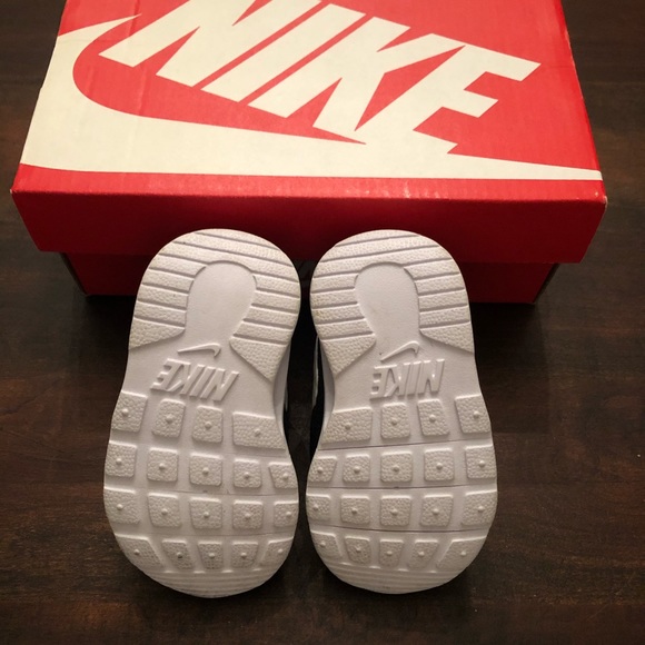 Toddler Nike Tanjun Size 3 - Picture 2 of 2